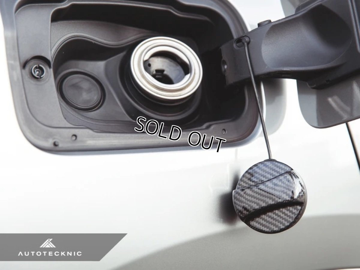 画像3: AUTOTECKNIC DRY CARBON COMPETITION FUEL CAP COVER for BMW (3)