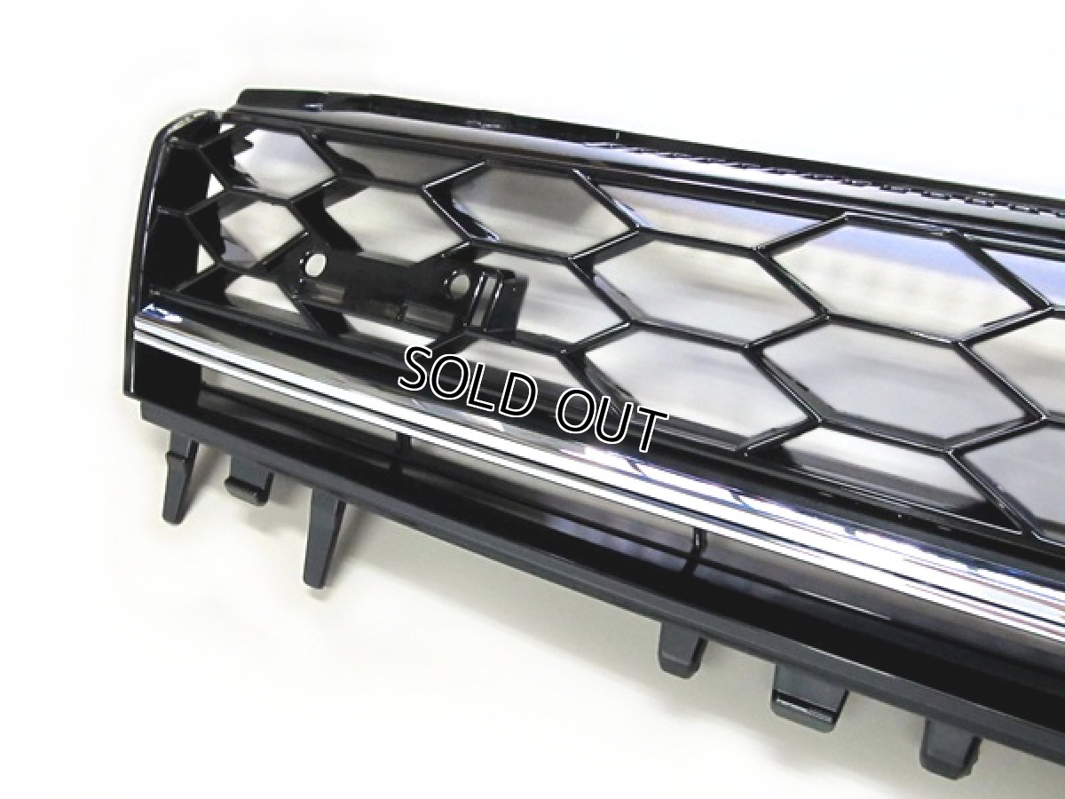 画像2: AutoStyle Golf7 GTI-Look フロントグリル (with ロゴベース) クロムライン (2)