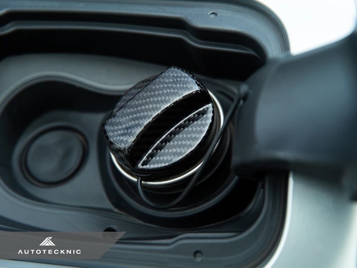 画像1: AUTOTECKNIC DRY CARBON COMPETITION FUEL CAP COVER for BMW